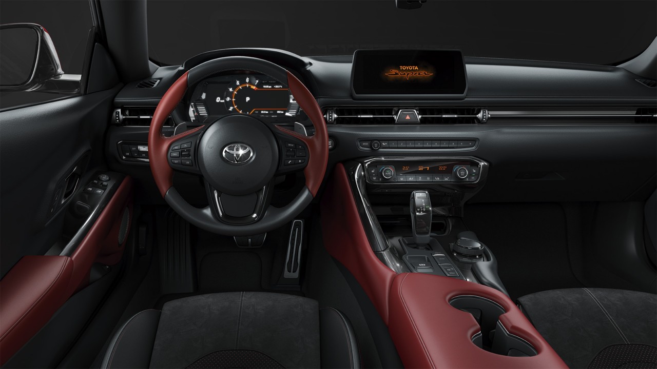 Lenkrad und Mittelkonsole des Toyota GR Supra