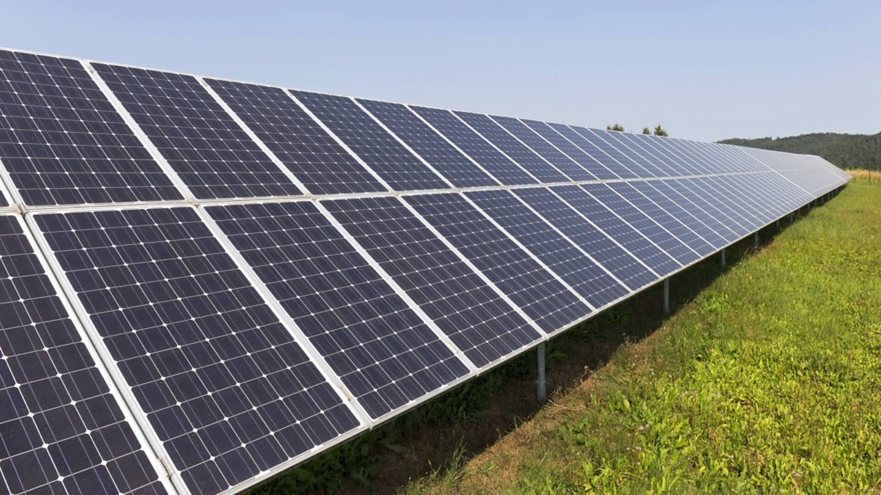 Solaranlage produziert grünen Strom für grünen Wasserstoff
